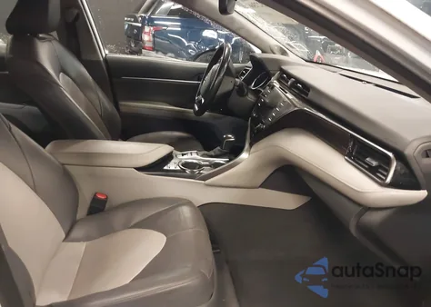 2020 Toyota Camry Xle Hybrid z USA, uszkodzony, nr VIN 4T1F31AK4LU011650